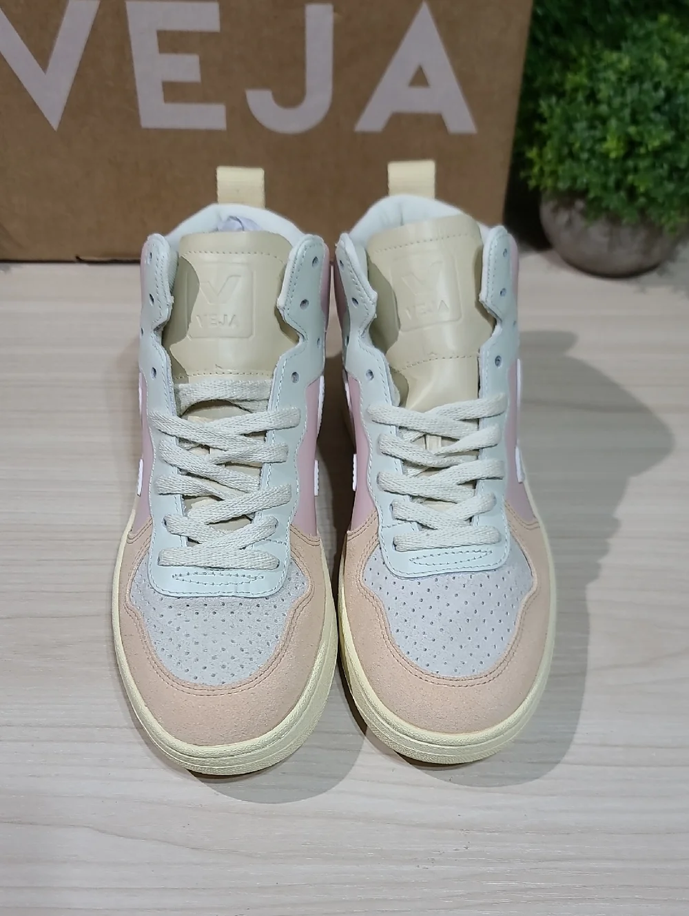 Veja Women's V-15 Sneakers Petale White Multico - US 7 NEW - Picture 2 of 9